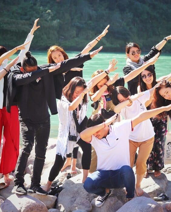 ashtanga vinyasa Yoga group of people tracking